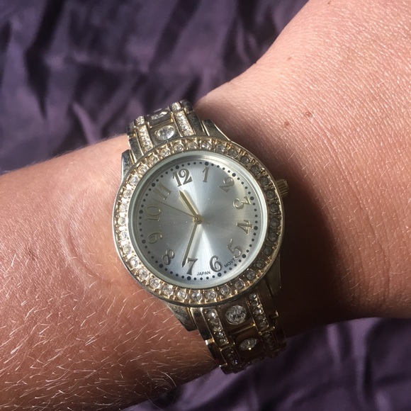 Accessories - •Women’s Fashion Watch•
